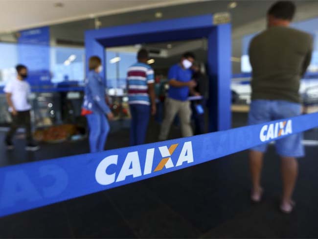 Caixa abre 7,7 mil vagas para contratar funcionários e colaboradores