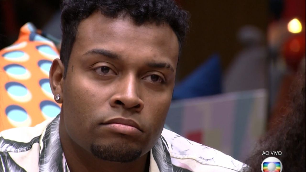 VÍDEO: Nego Di ameaça Tiago Leifert após ser citado em saída de Projota
