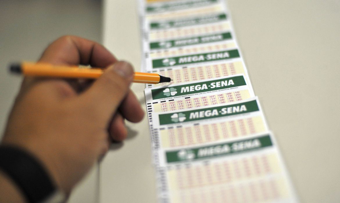 Mega-Sena: duas apostas vão receber R$ 22,7 milhões; veja dezenas sorteadas