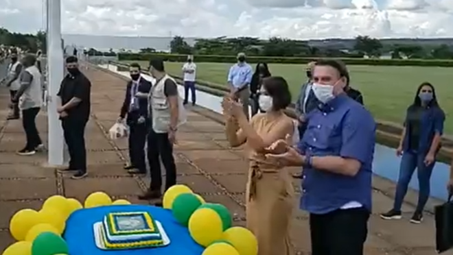 "O que o povo mais pede é para trabalhar", diz Bolsonaro no seu aniversário