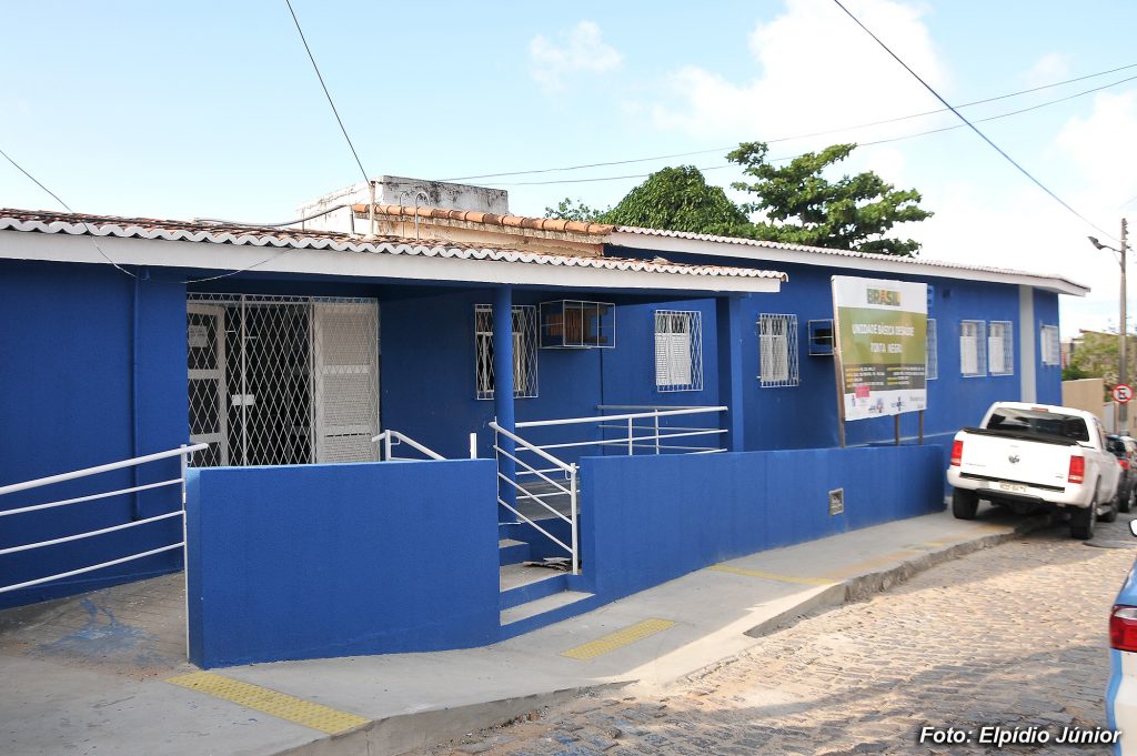 Bandidos armados invadem posto de saúde e roubam vacinas contra covid em Natal
