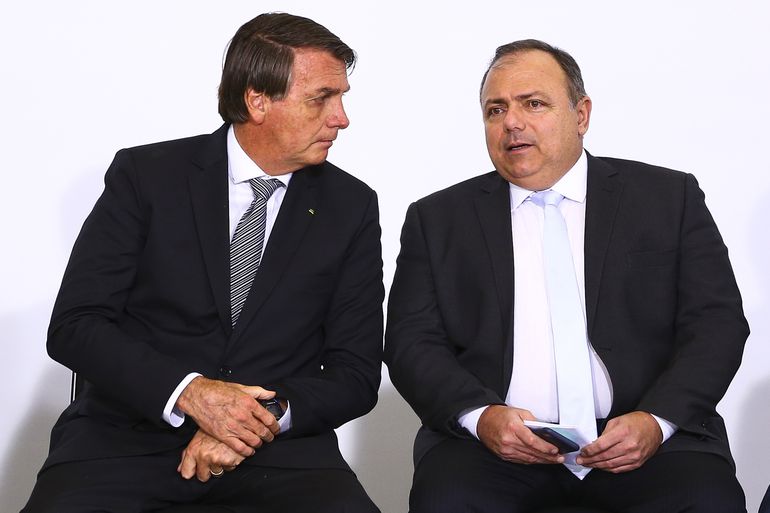 Bolsonaro cogita criar ministério para abrigar Pazuello