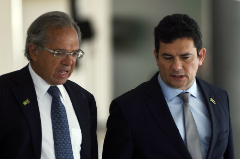 Guedes critica atitude de Moro e gera mal-estar em live com ex-ministro