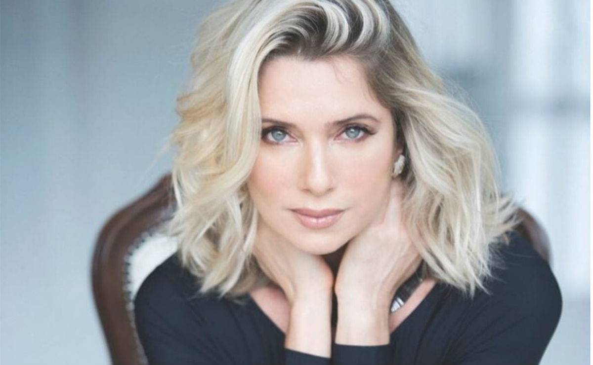 VÍDEO: Atriz global nada nua em cachoeira para celebrar Dia da Água