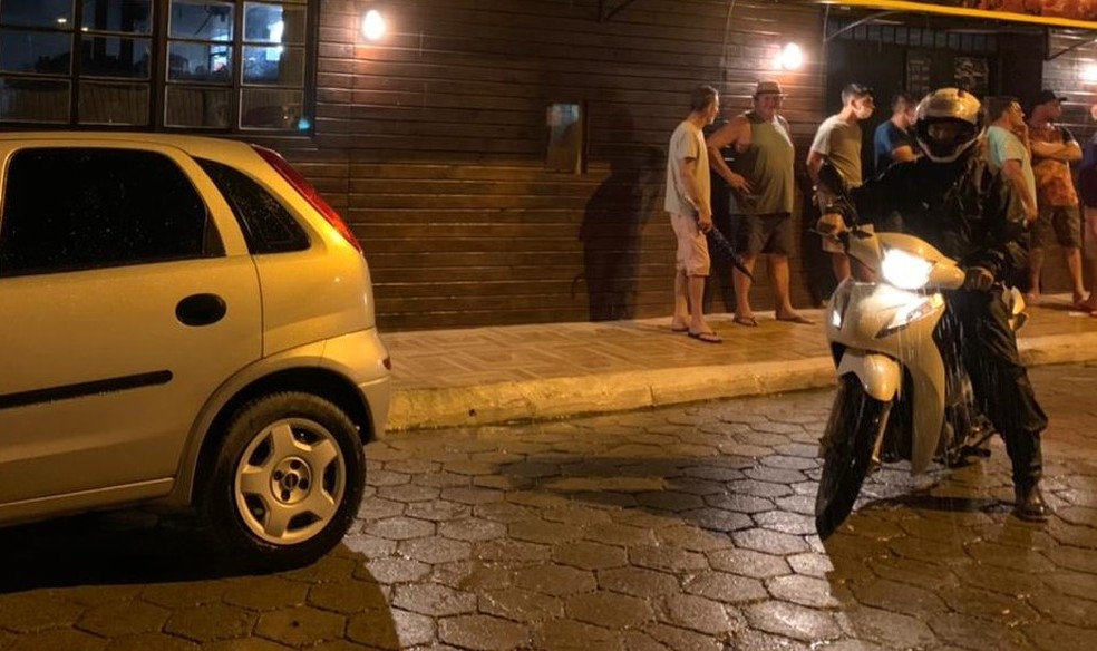 Comerciante é morto a tiros após discussão por uso de máscara