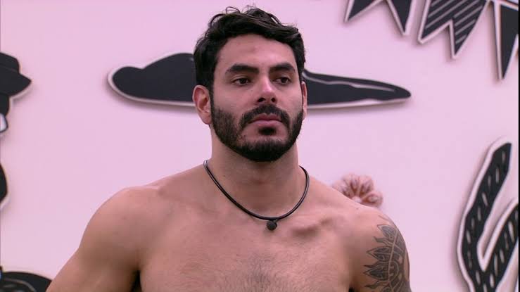 Participante do BBB é processado por achar ‘estranho’ homem de vestido