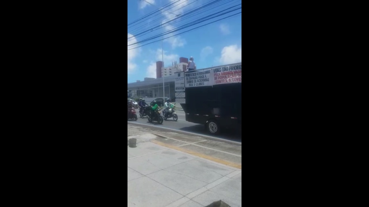 VÍDEO: Educadores físicos e donos de academias fazem protesto em Natal