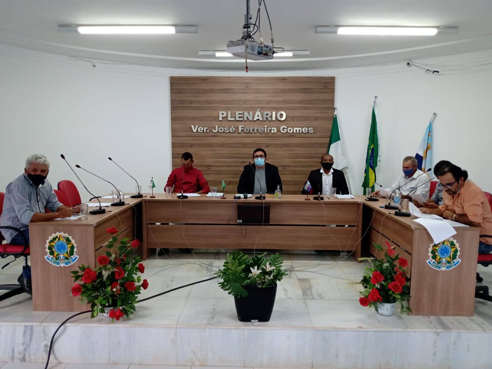 Câmara no RN devolve R$ 48 mil à prefeitura e arrecada alimentos para população