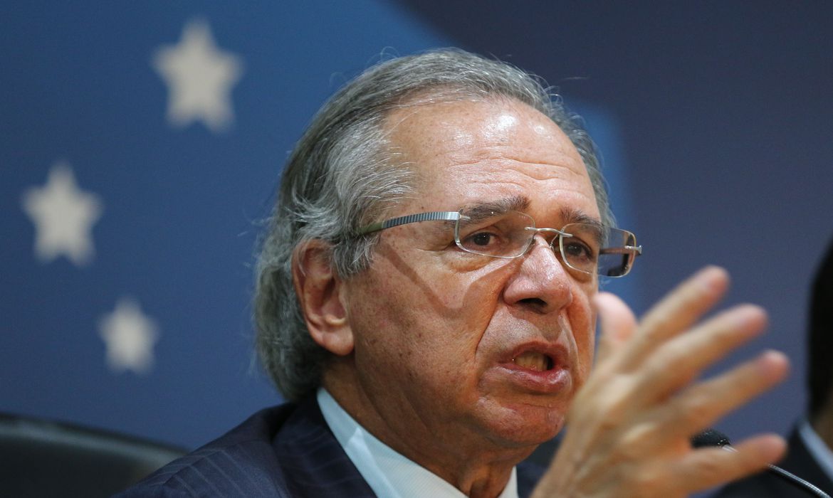 Guedes anuncia antecipação de benefícios para aposentados e pensionistas