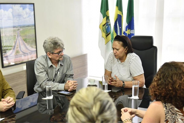 Fátima sofre representação por gasto de R$ 1,3 mi em sacos hospitalares