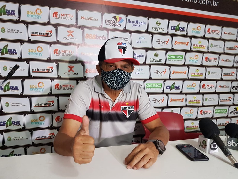 VÍDEO: "Vivo futebol 24h, não estou fazendo nem sexo", diz ex-técnico do ABC