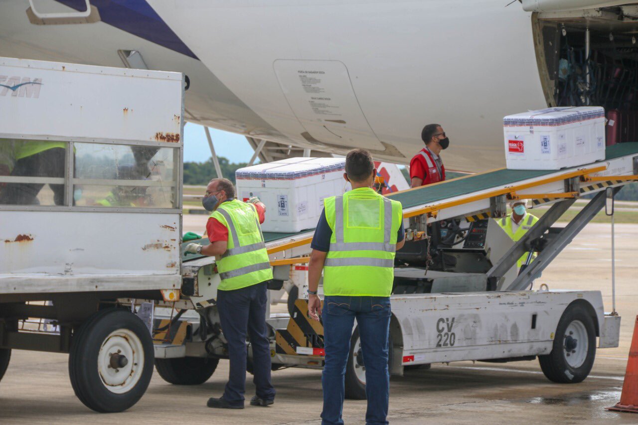 RN recebe novo lote de vacinas contra a covid-19