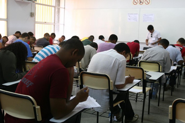 Concursos públicos oferecem 11.124 vagas com salários de até R$ 15,4 mil