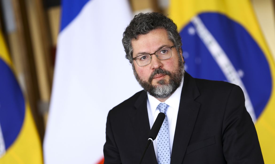 Ernesto Araújo pede demissão do Ministério das Relações Exteriores