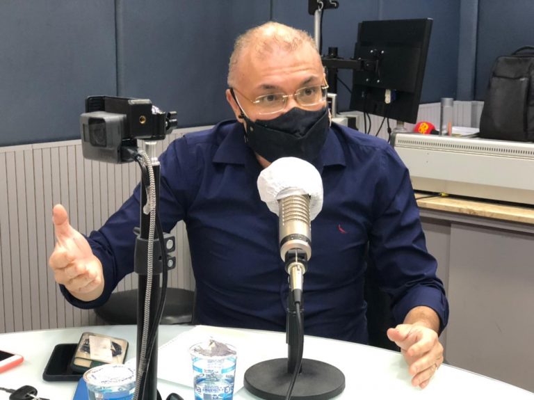 VÍDEO: Médico revela os sintomas causados pela nova cepa da Covid-19; assista