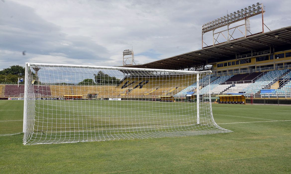 Campeonato Carioca: Fluminense e Vasco jogam clássico em Volta Redonda