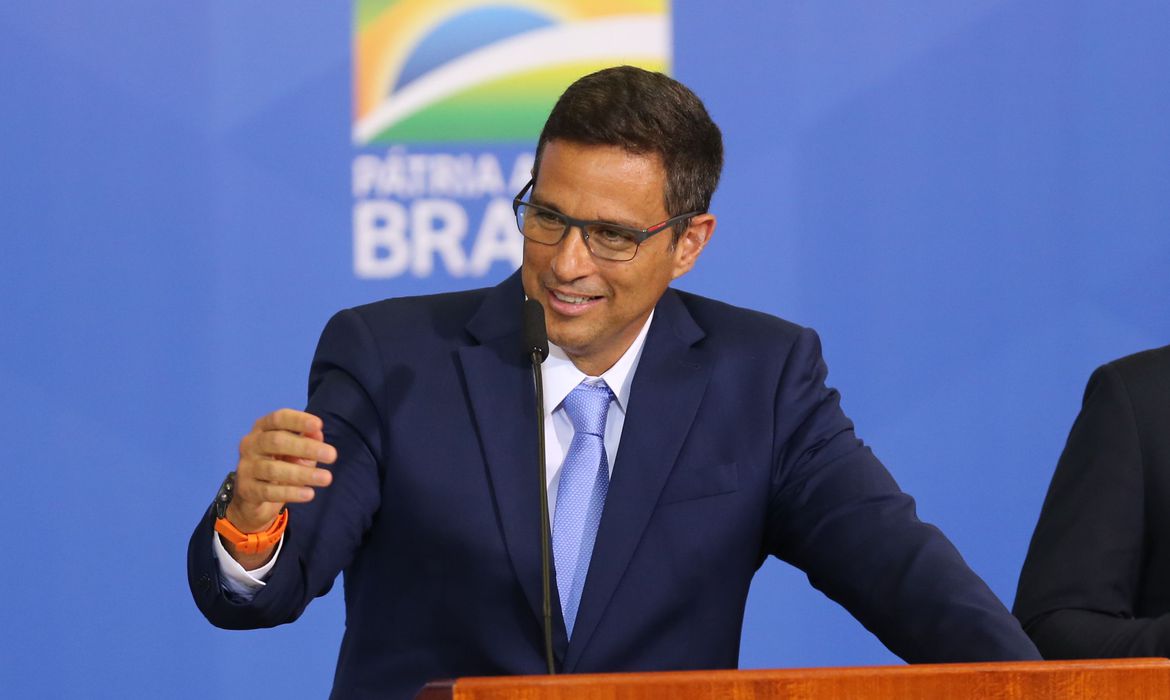 Pagamento por WhatsApp será aprovado em breve, diz presidente do Banco Central