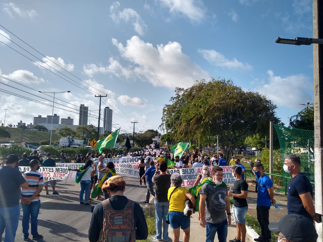 Trabalhadores e empresários fazem protesto em Natal contra restrições no RN