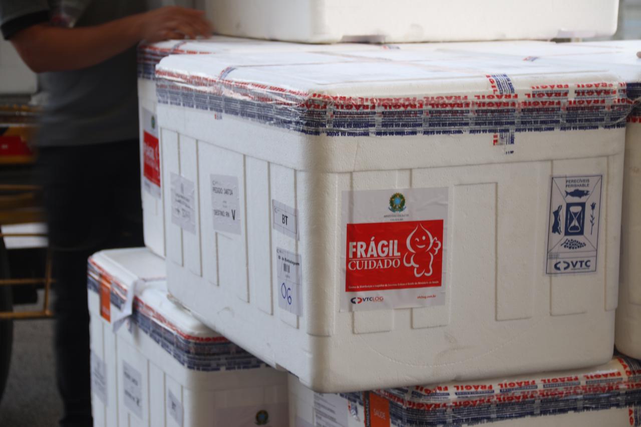 RN começa a distribuir maior lote de vacinas desde o início da imunização