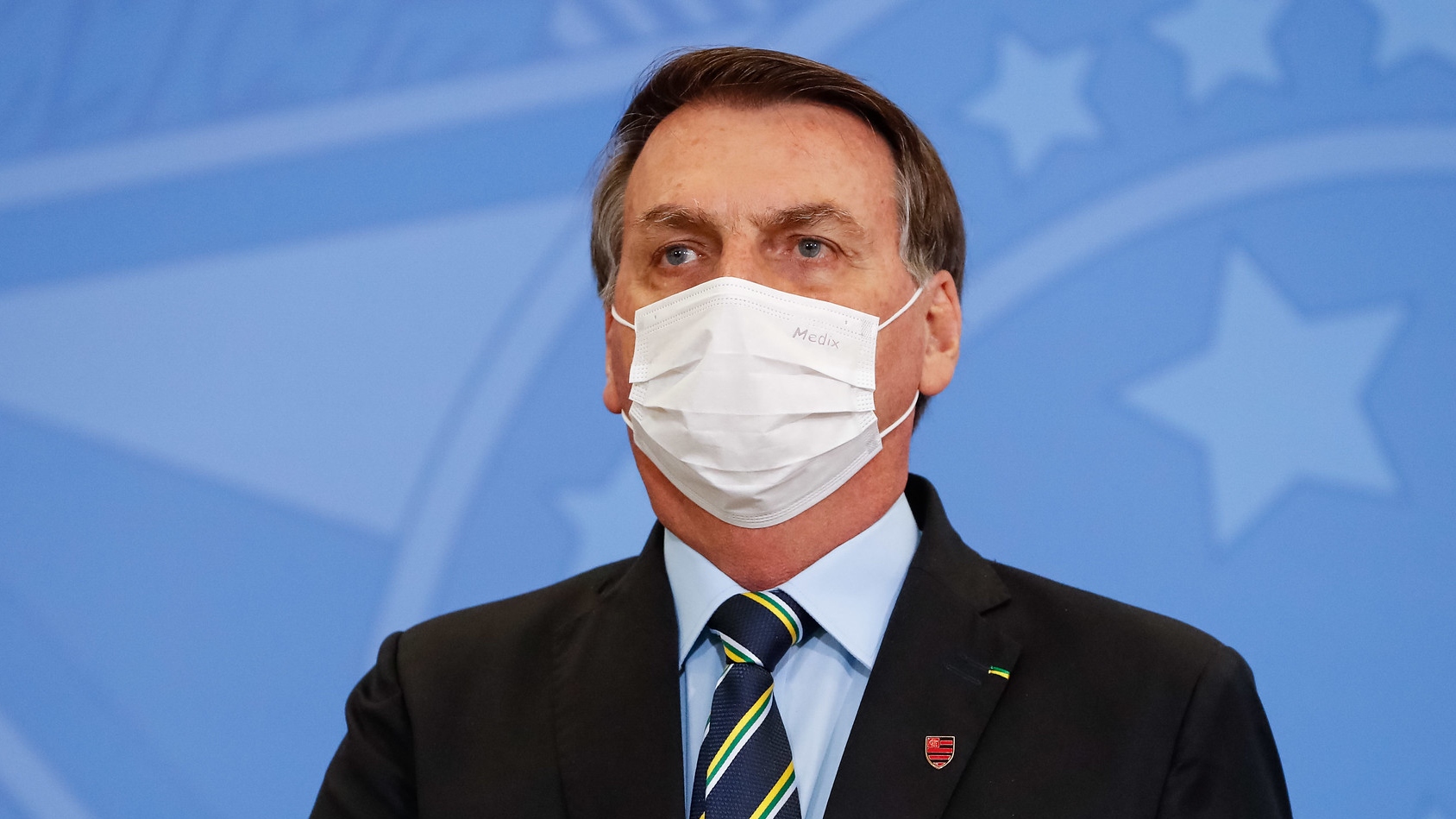 Bolsonaro deve se vacinar hoje contra a Covid