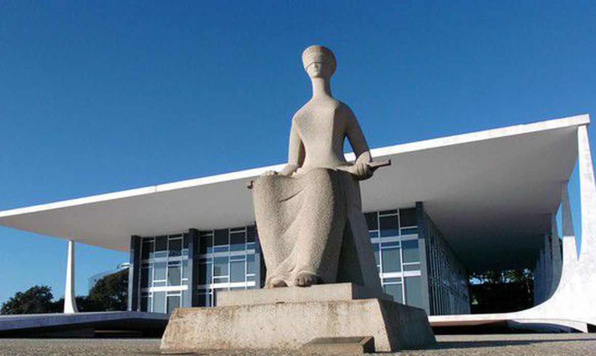Ministros do STF cobram decisão do plenário sobre abertura de igrejas