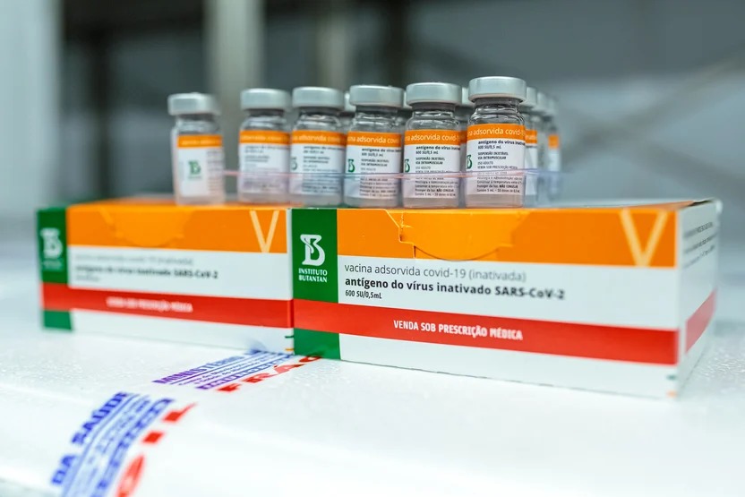 Homem invade centro de saúde e leva 50 doses de Coronavac