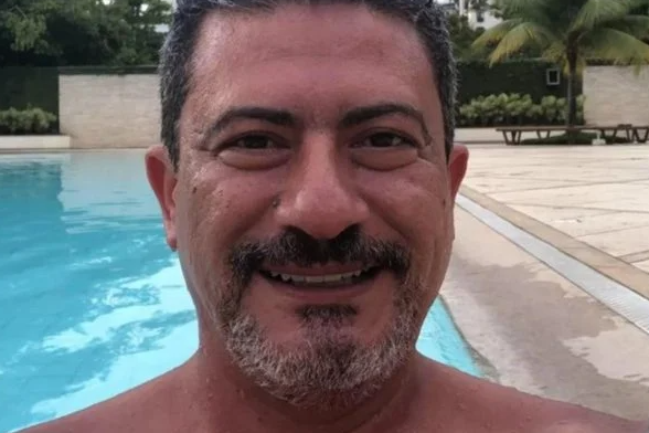 Família de Tom Veiga quer exumação por suspeita de envenenamento, diz colunista