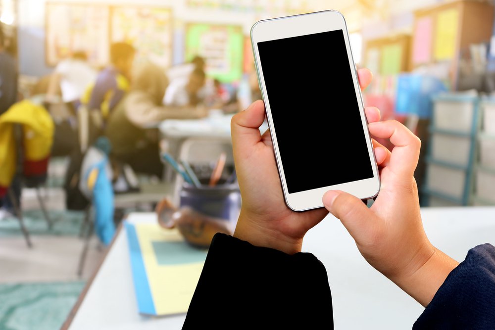 Vídeo pornô é exibido para alunos de 11 anos no DF; escola fala em hackers
