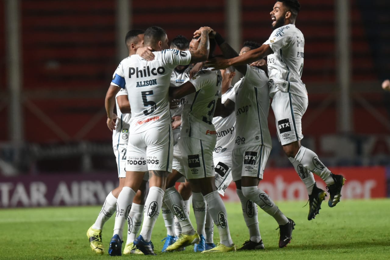 Libertadores: Santos bate San Lorenzo com gol histórico de Ângelo