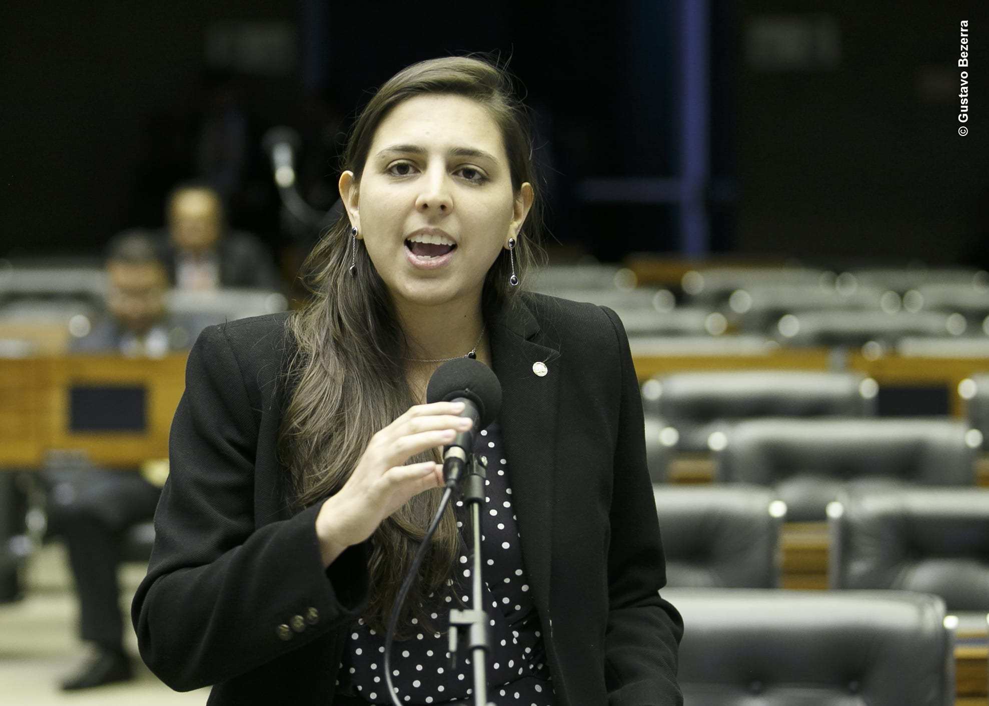 Deputada do PT é única do RN a votar contra empresas comprarem vacinas