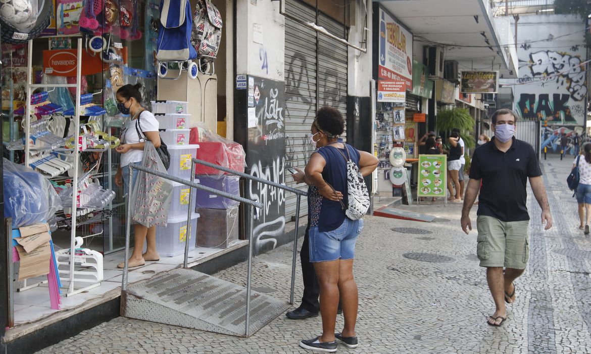 Impacto do novo auxílio emergencial no comércio deve ser 8 vezes menor