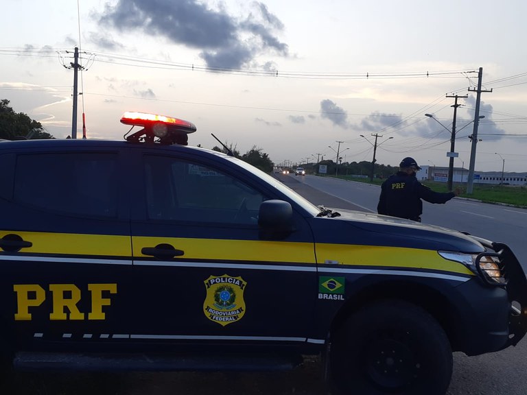 PRF prende dois foragidos da justiça na Grande Natal