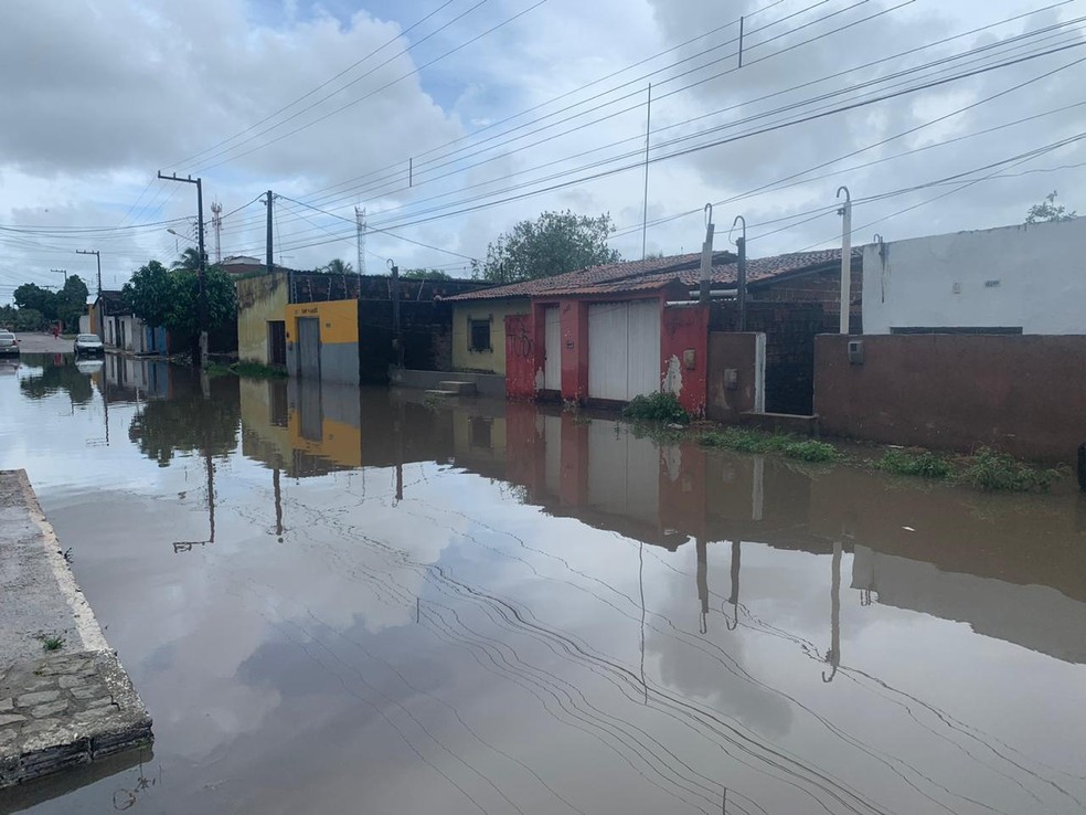 Justiça manda prefeitura fazer obra de drenagem em rua de Natal