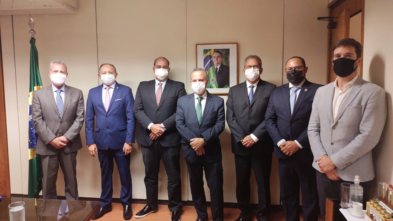 Benes garante junto a ministério soluções para energia solar e eólica no RN