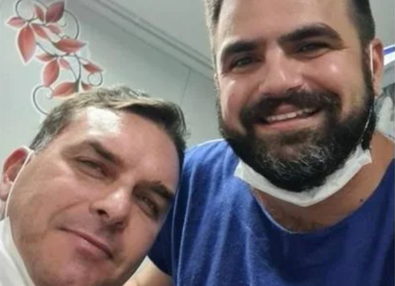 Flávio Bolsonaro sofre acidente de quadriciclo no Ceará