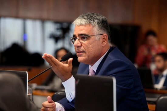 'Se sociedade não reagir, a CPI blindará governadores e prefeitos', diz senador