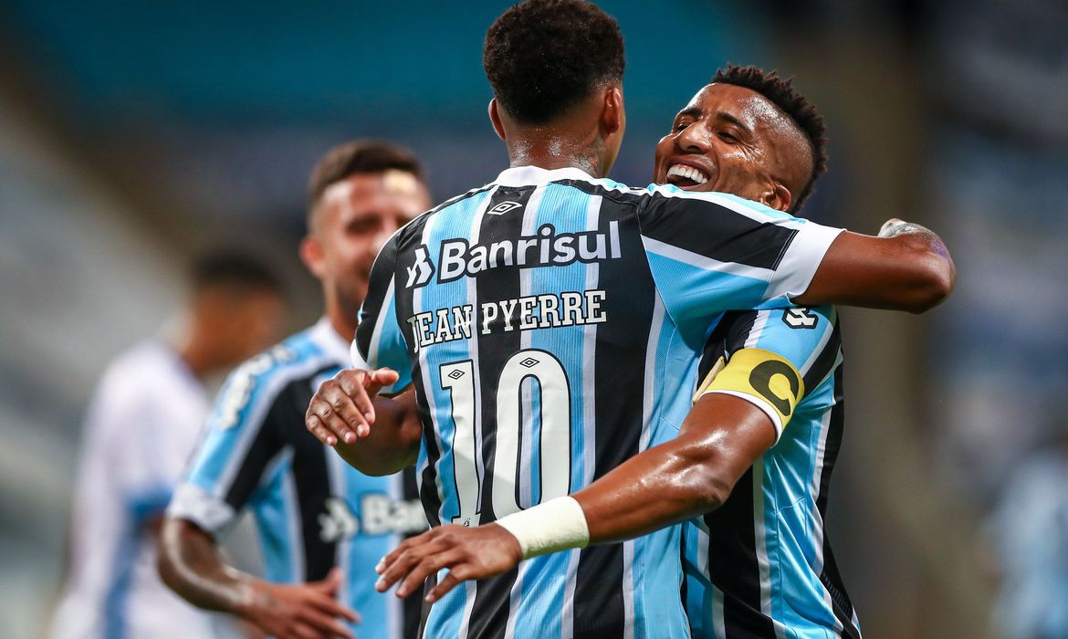 Grêmio ganha o primeiro jogo sem Renato e reassume ponta do Gaúcho