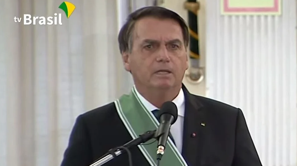 Bolsonaro: Exército dá sustentação para que ninguém ouse ir além da Constituição