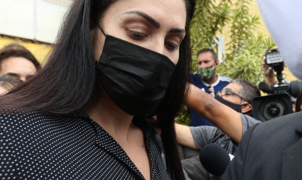 Mãe do menino Henry é diagnosticada com covid-19 na prisão