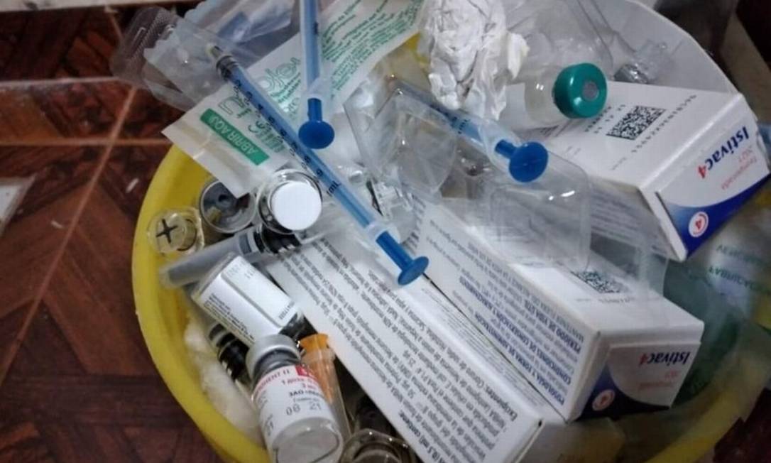Enfermeiros são presos após furtarem centenas de vacinas na Argentina