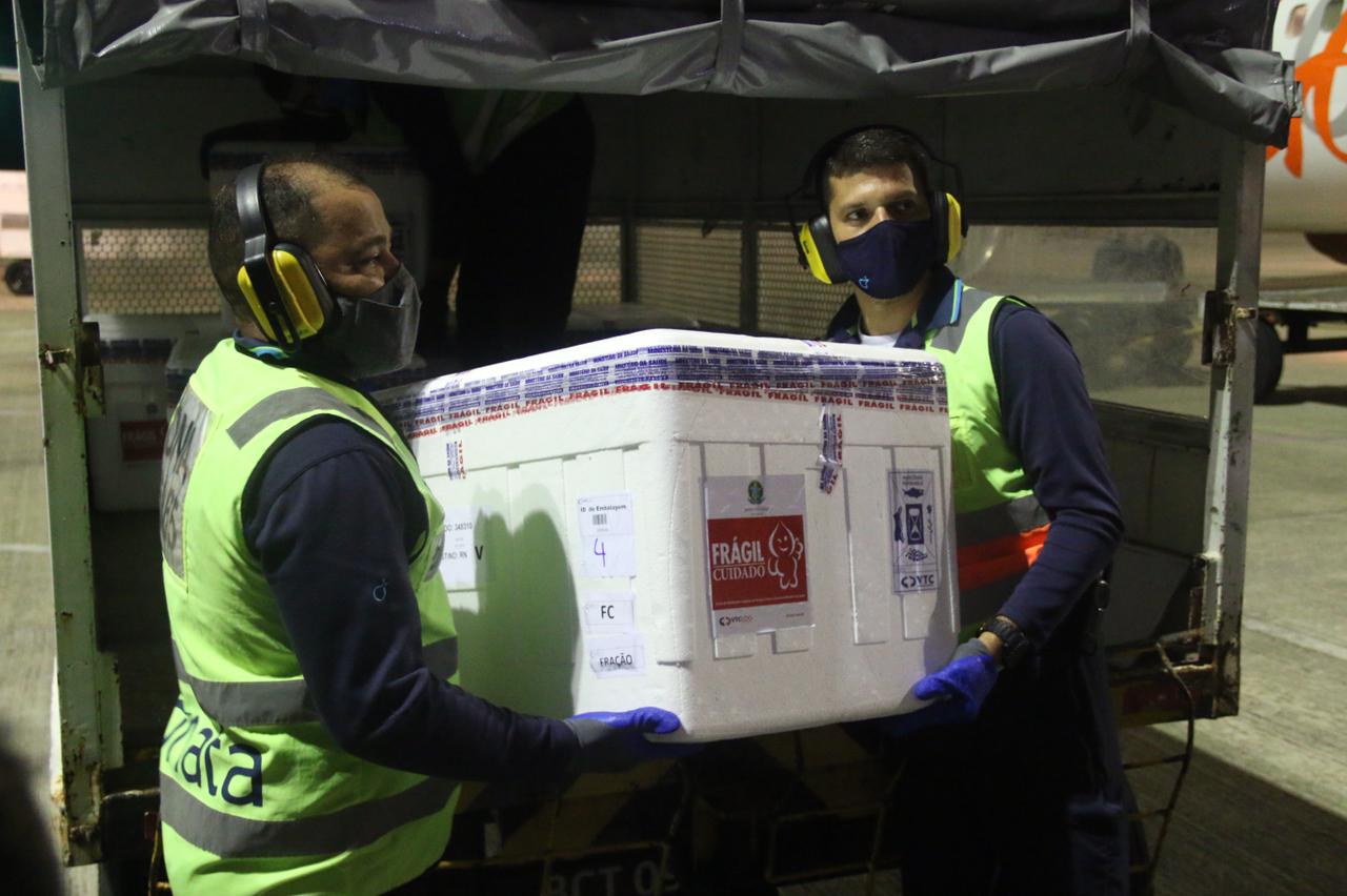 RN recebe nova carga de vacinas contra a covid-19
