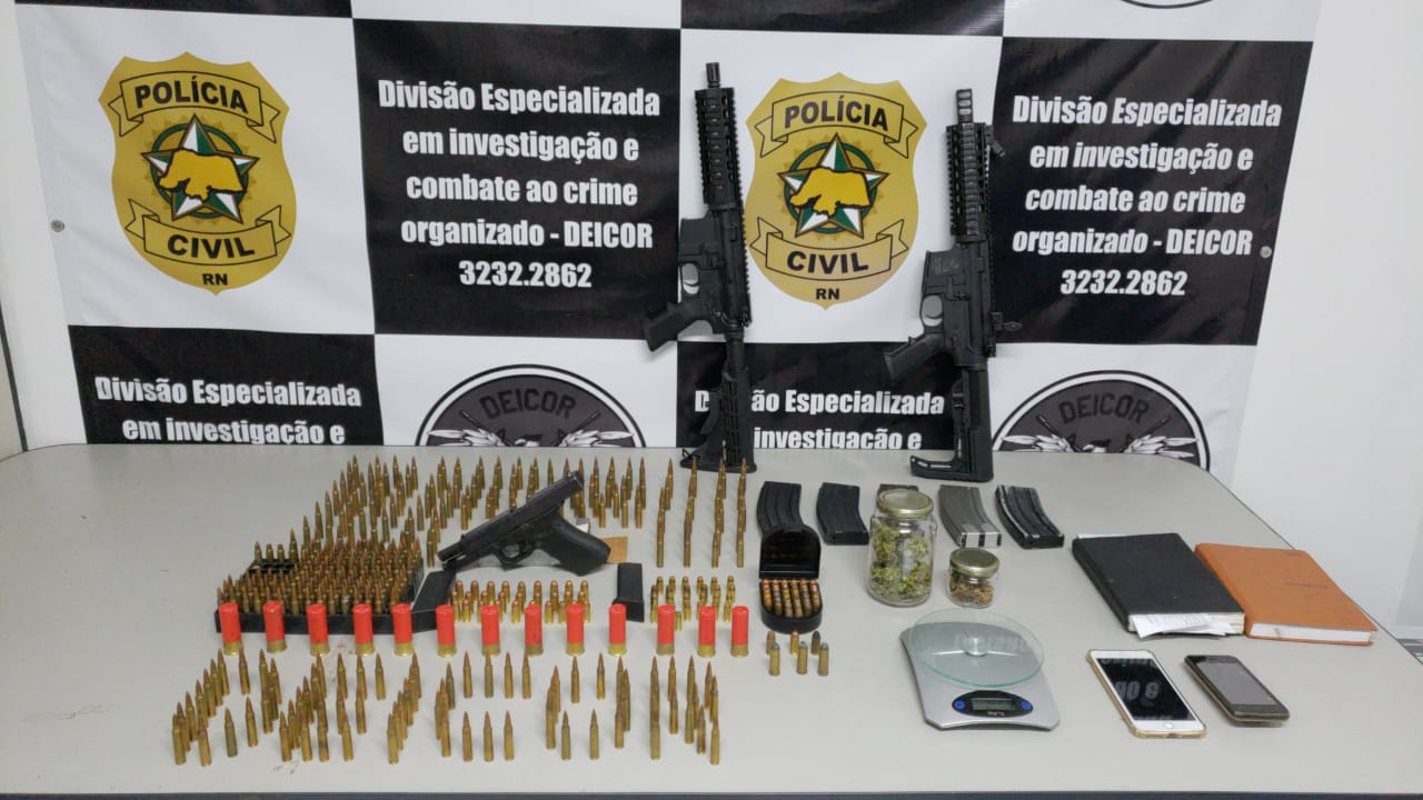 Polícia Civil prende duas pessoas e apreende fuzis em cidade do RN