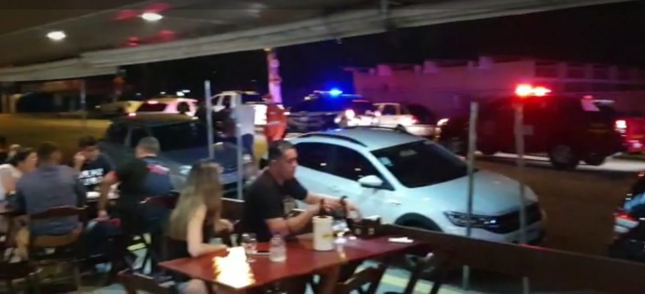 VÍDEO: Polícia fecha bar em Natal por descumprir decreto; clientes são expulsos