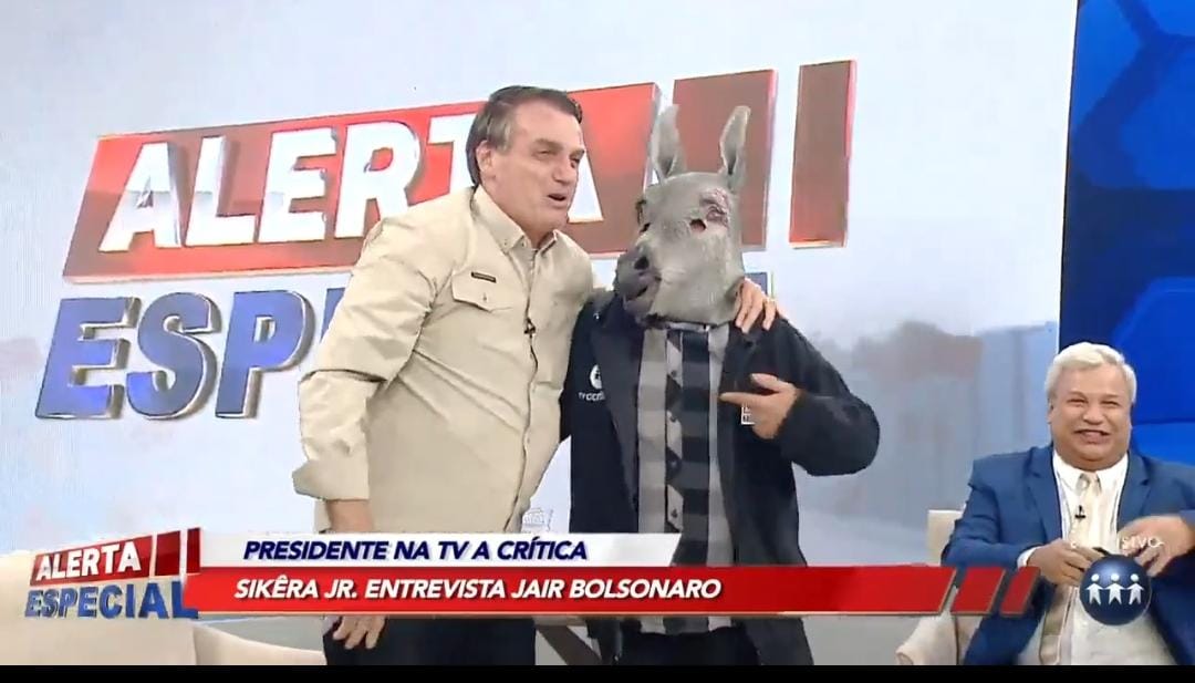 Com jumento, Bolsonaro ironiza Lula: “Companheiro, em 2022 estamos juntos"