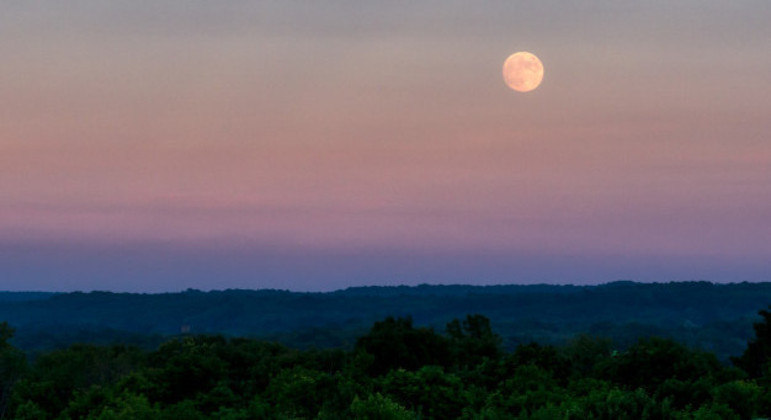 Superlua Rosa: fenômeno poderá ser visto hoje à noite