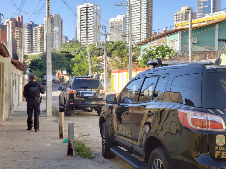PF prende casal suspeito de tráfico de drogas em praia de Natal
