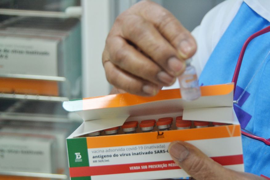 Passaporte covid europeu deve excluir vacinas como a Coronavac; entenda