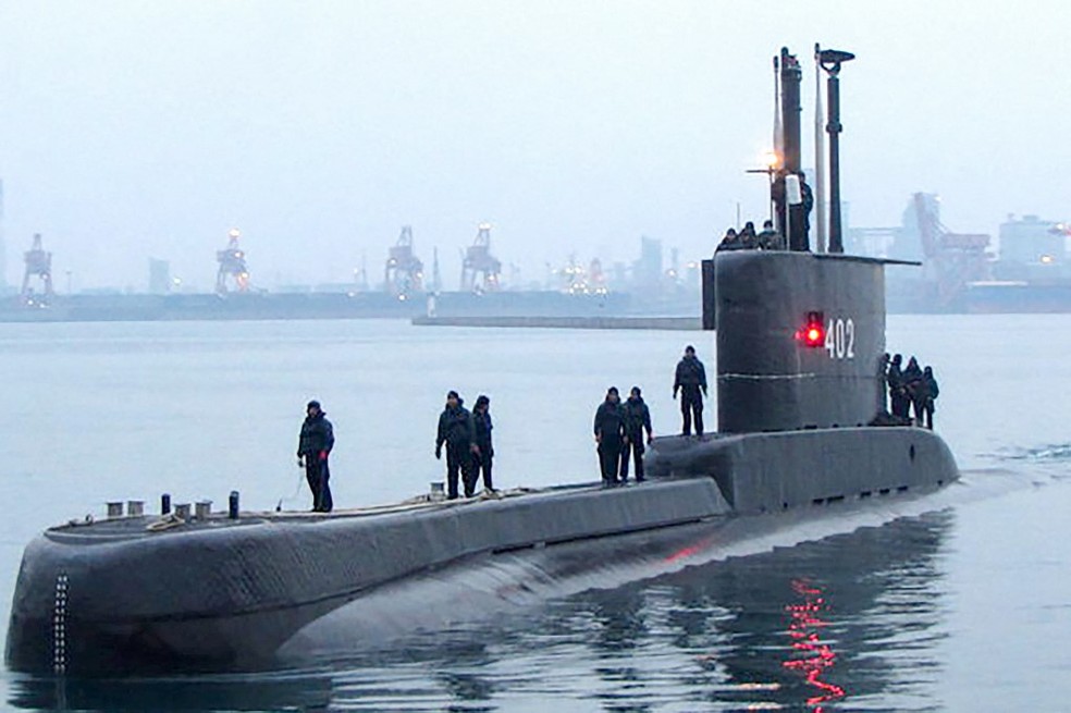 Tripulação de submarino que naufragou gravou música de 'adeus' a comandante