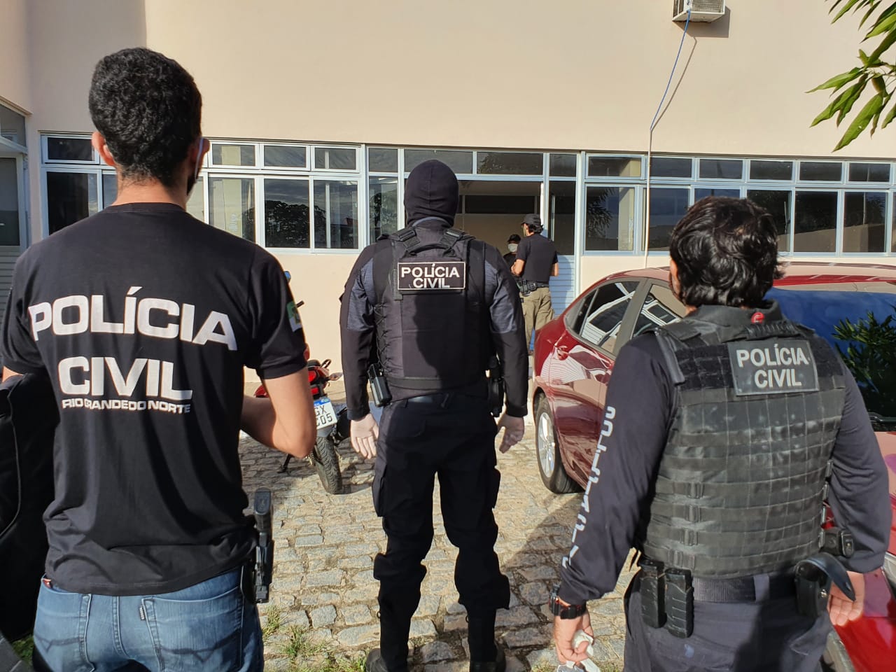 Operação mira policiais civis e militares e prende advogado em Natal