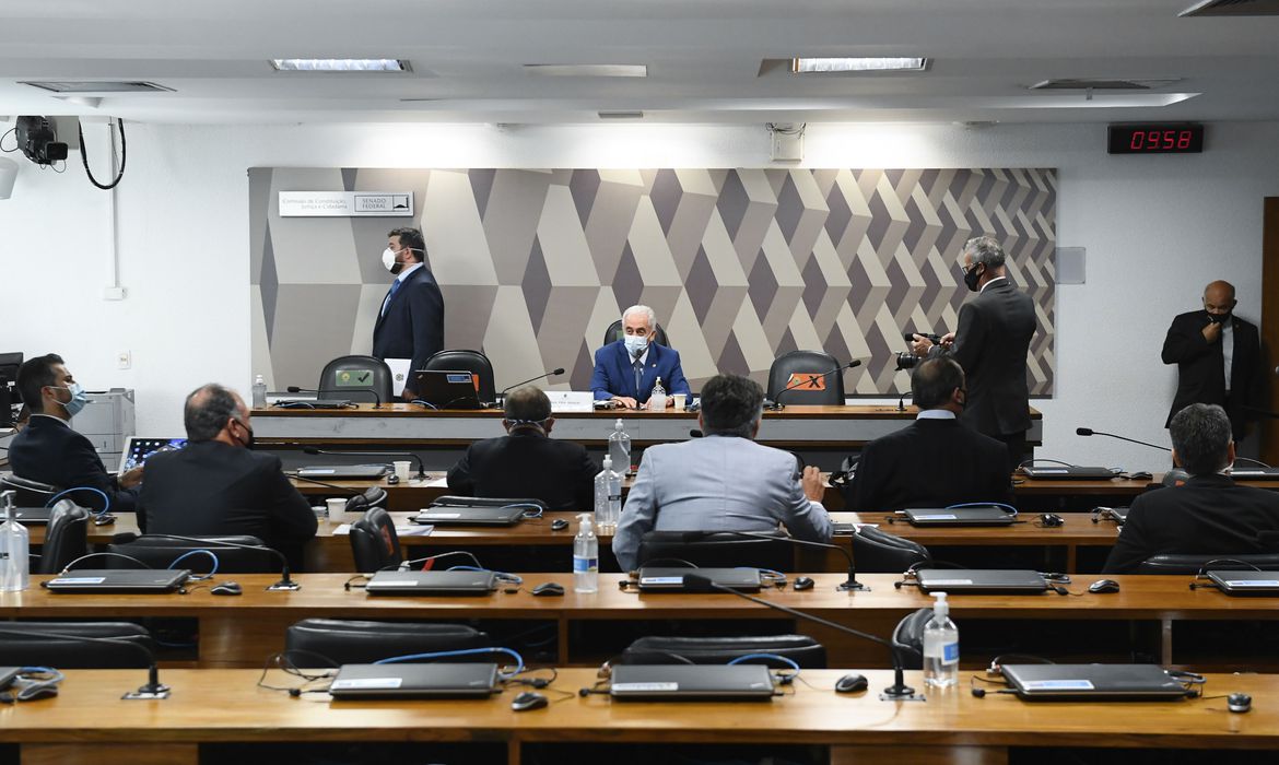 Senadores recorrem ao STF para tirar Renan da relatoria da CPI da Pandemia